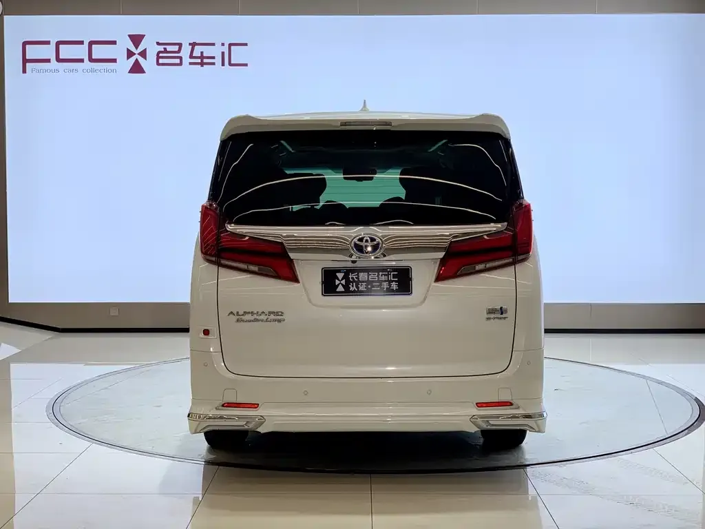 Toyota Alphard — фото 6