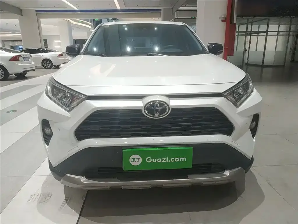 Toyota RAV4 — фото 3