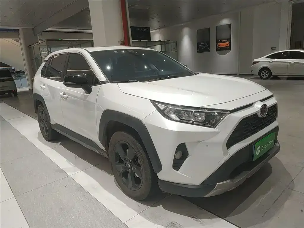 Toyota RAV4 — фото 4