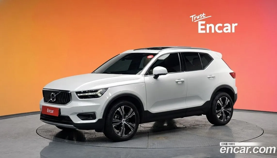 Volvo XC40 — фото 1