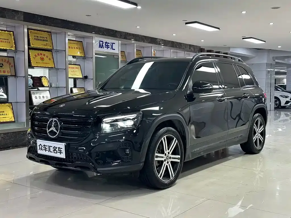 Mercedes-Benz GLB — фото 1