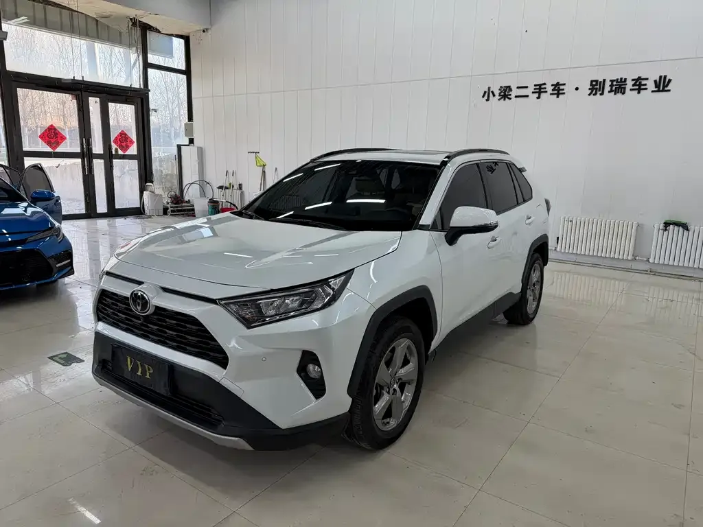Toyota RAV4 — фото 1