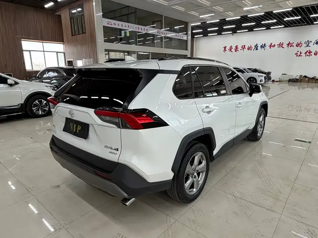 Toyota RAV4 — фото 5