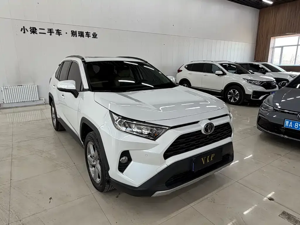 Toyota RAV4 — фото 7