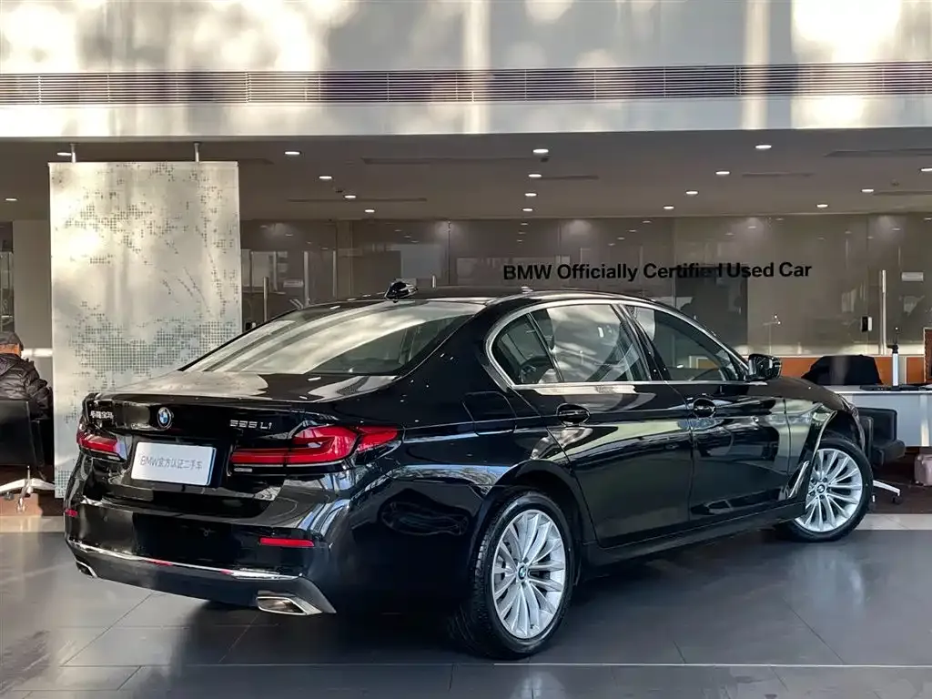 BMW 5 Series — фото 4
