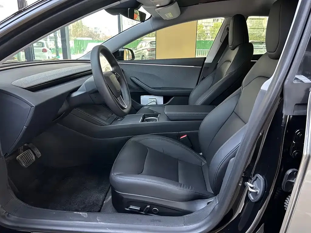 Tesla Model 3 — фото 10
