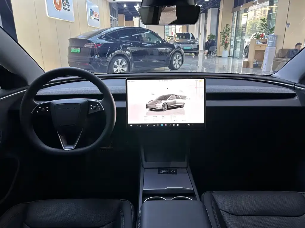 Tesla Model 3 — фото 8