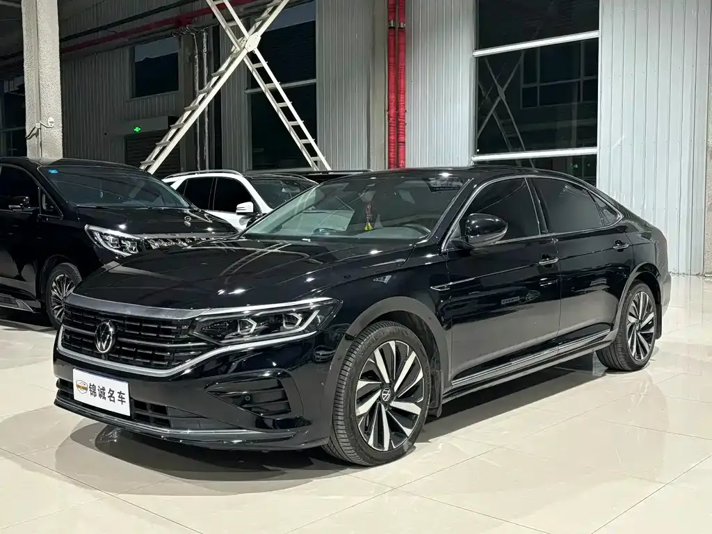 Volkswagen Passat — фото 1