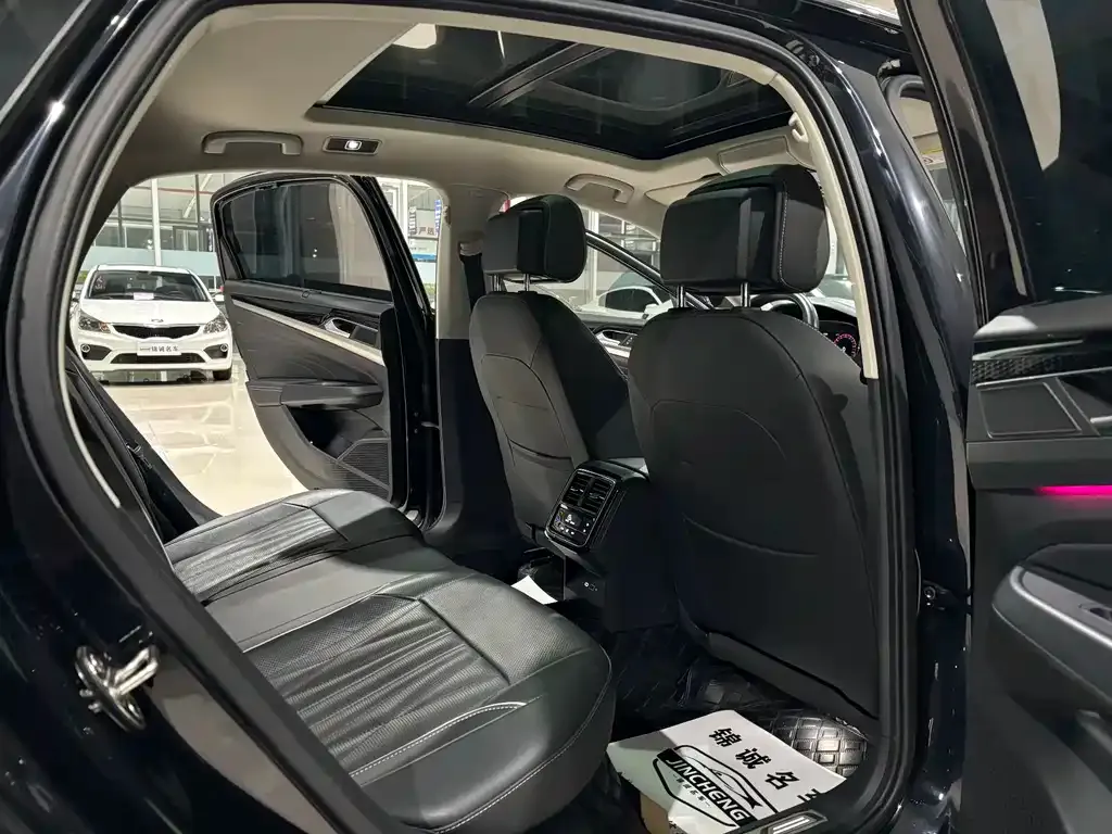 Volkswagen Passat — фото 10