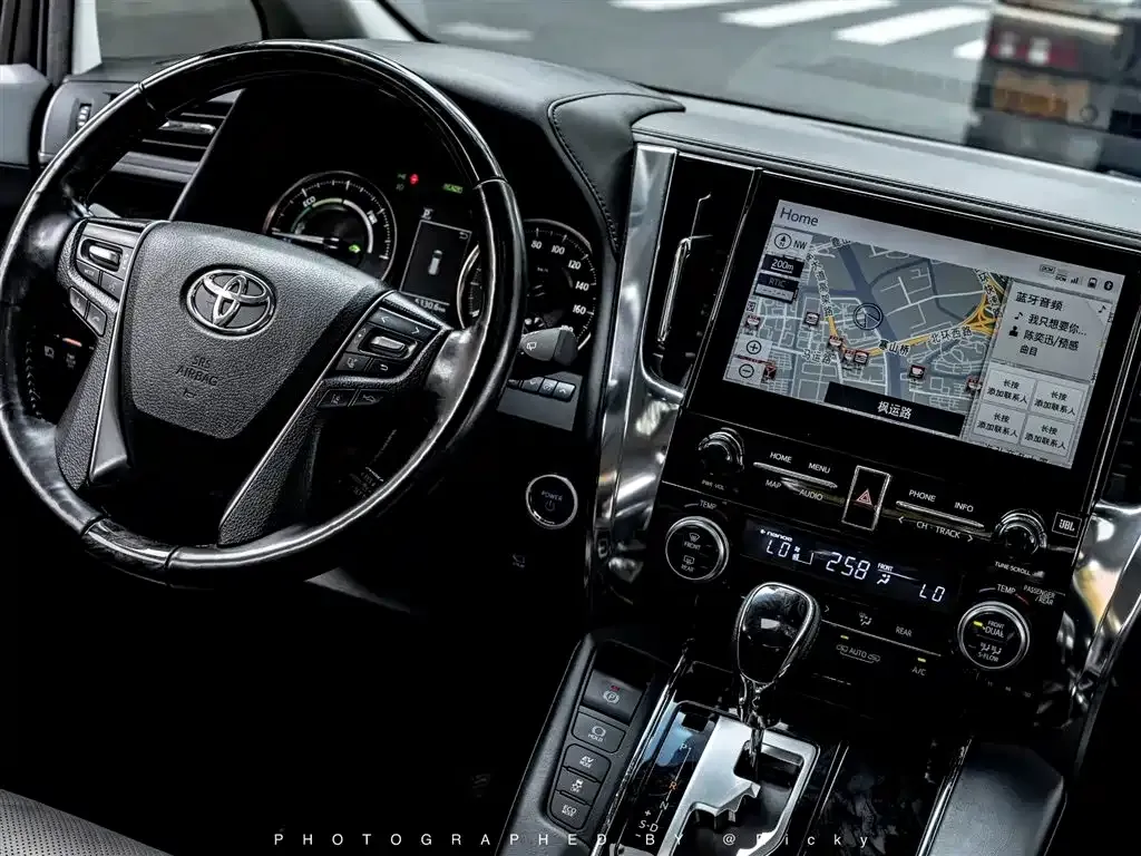 Toyota Vellfire — фото 4
