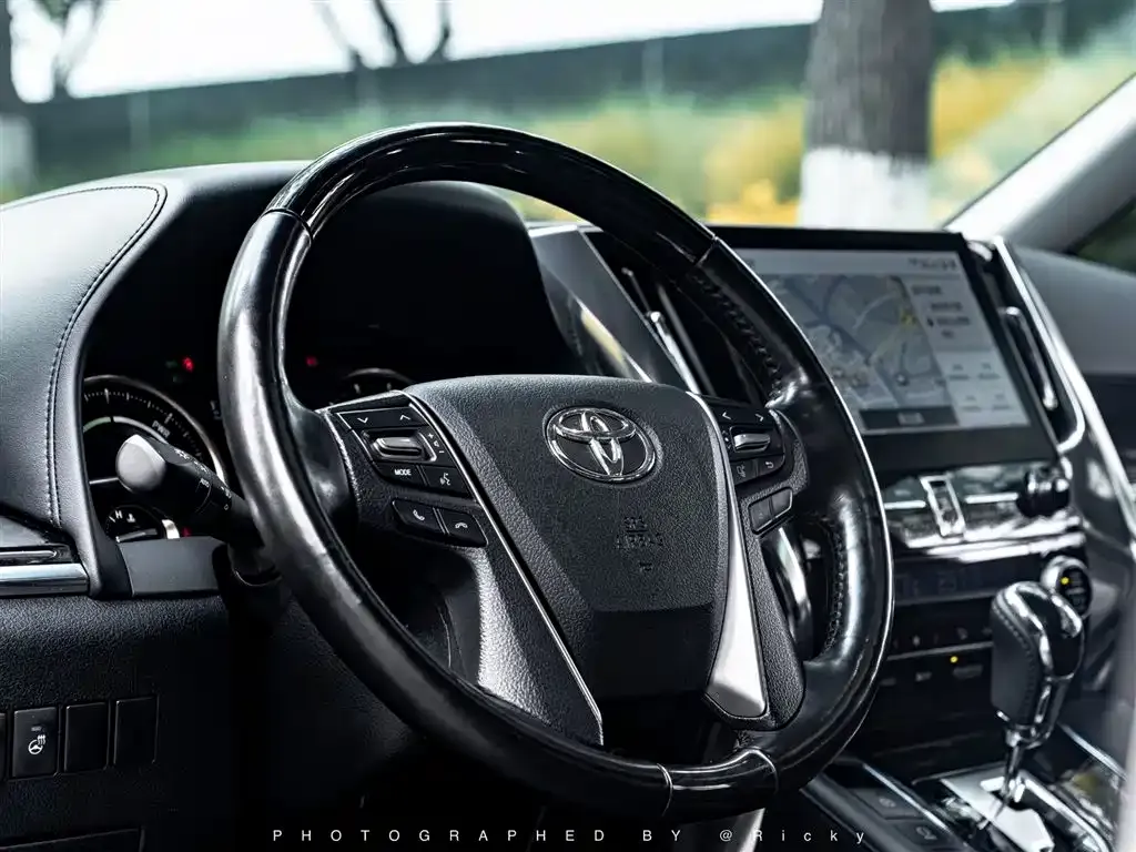 Toyota Vellfire — фото 5