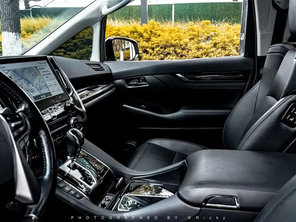 Toyota Vellfire — фото 7