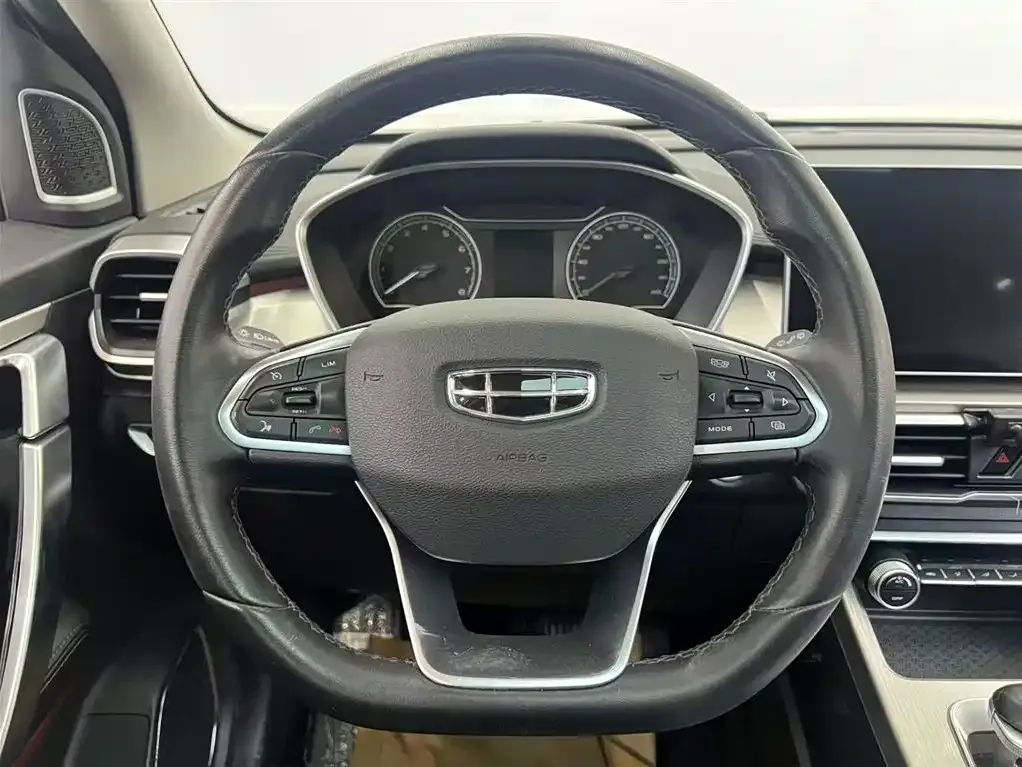 Geely Binyue — фото 10