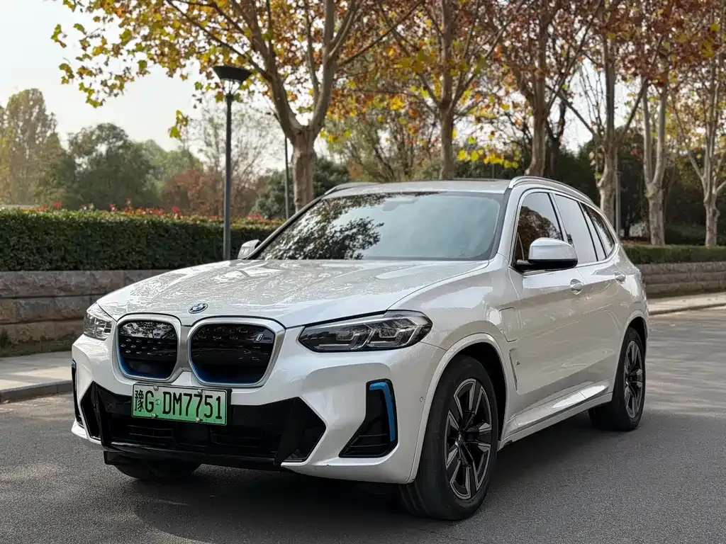 BMW iX3 — фото 1