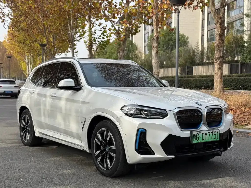 BMW iX3 — фото 3