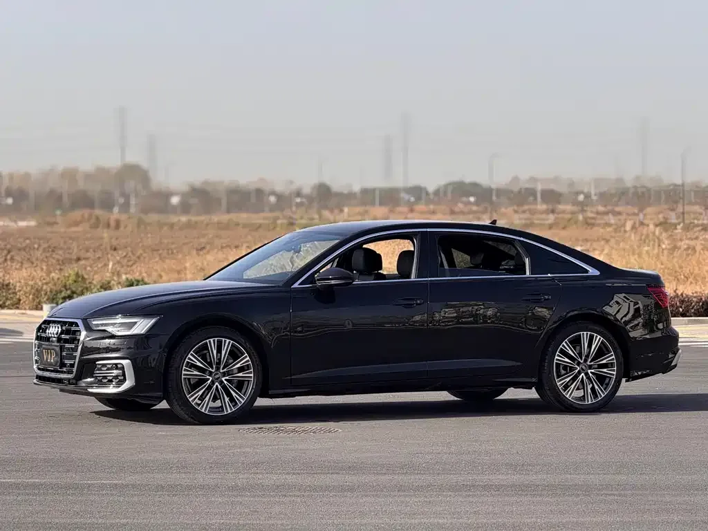 Audi A6L — фото 1