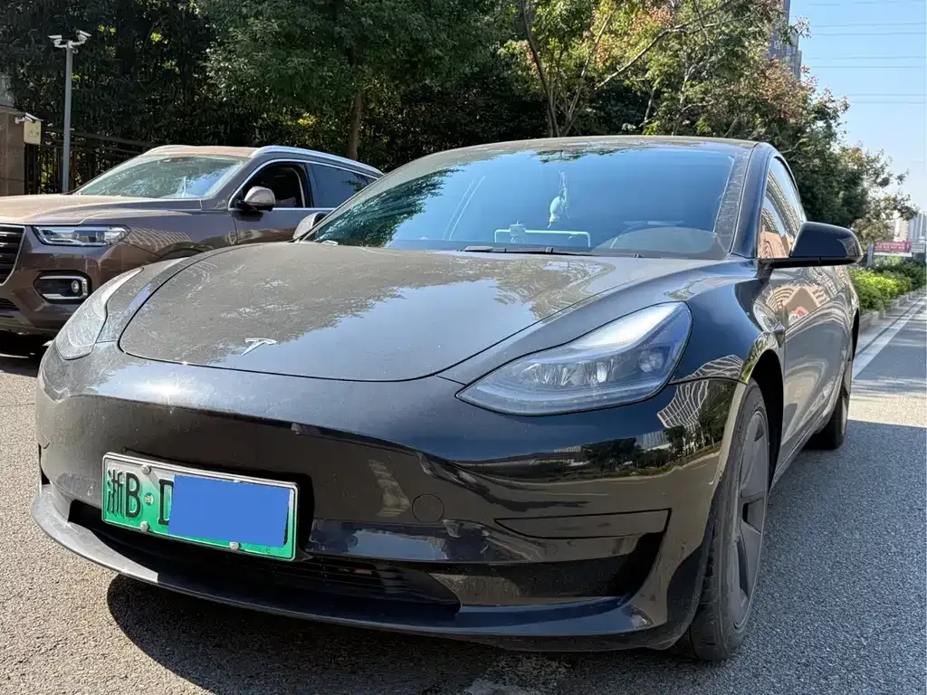 Tesla Model 3 — фото 1