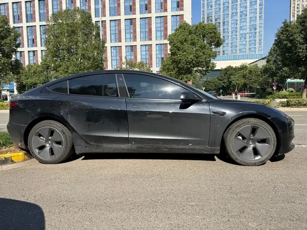 Tesla Model 3 — фото 4