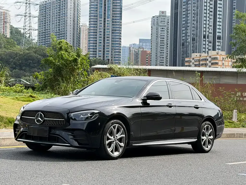 Mercedes-Benz E-Class — фото 1