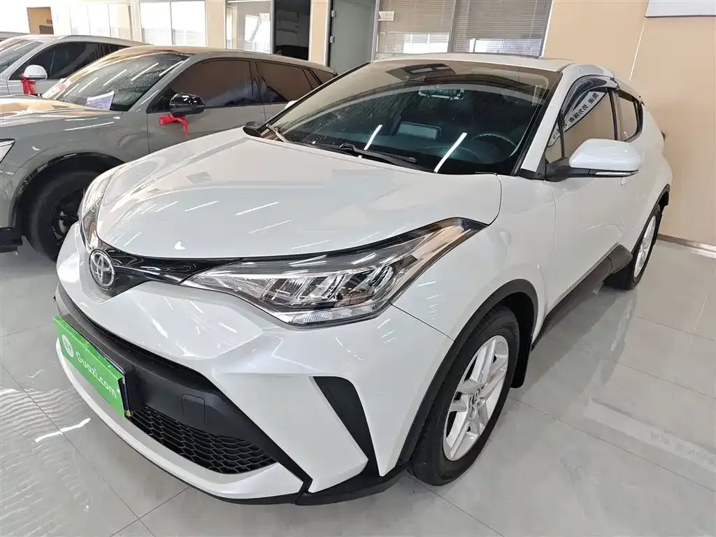 Toyota C-HR — фото 1