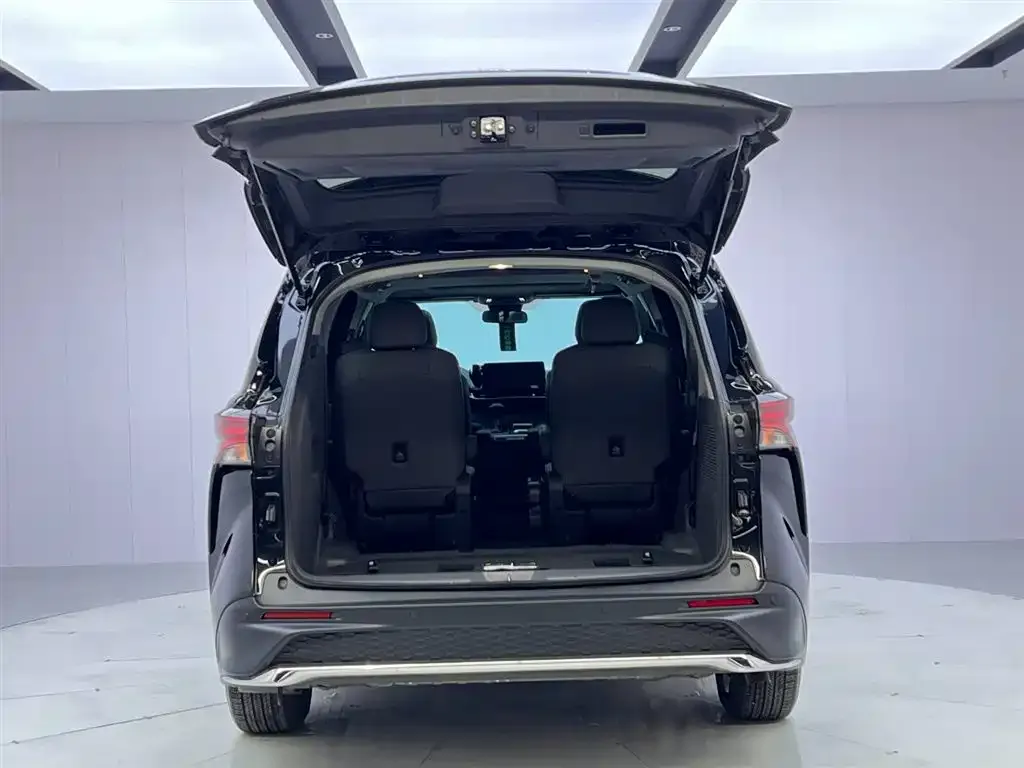 Toyota Granvia — фото 9