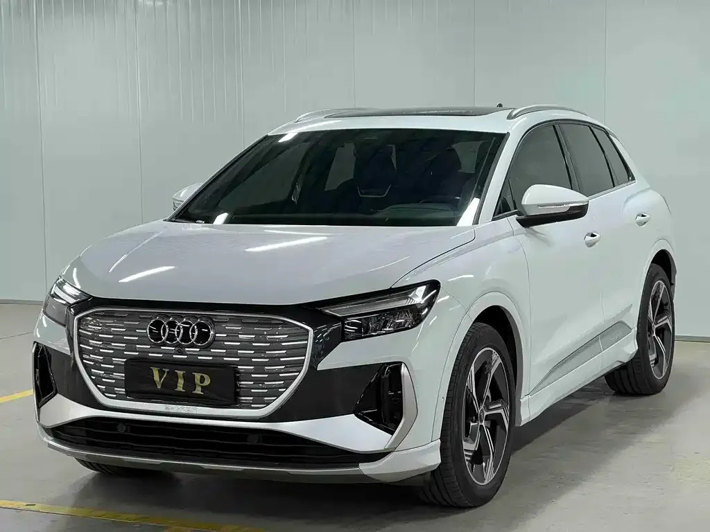 Audi Q4 e-tron — фото 1