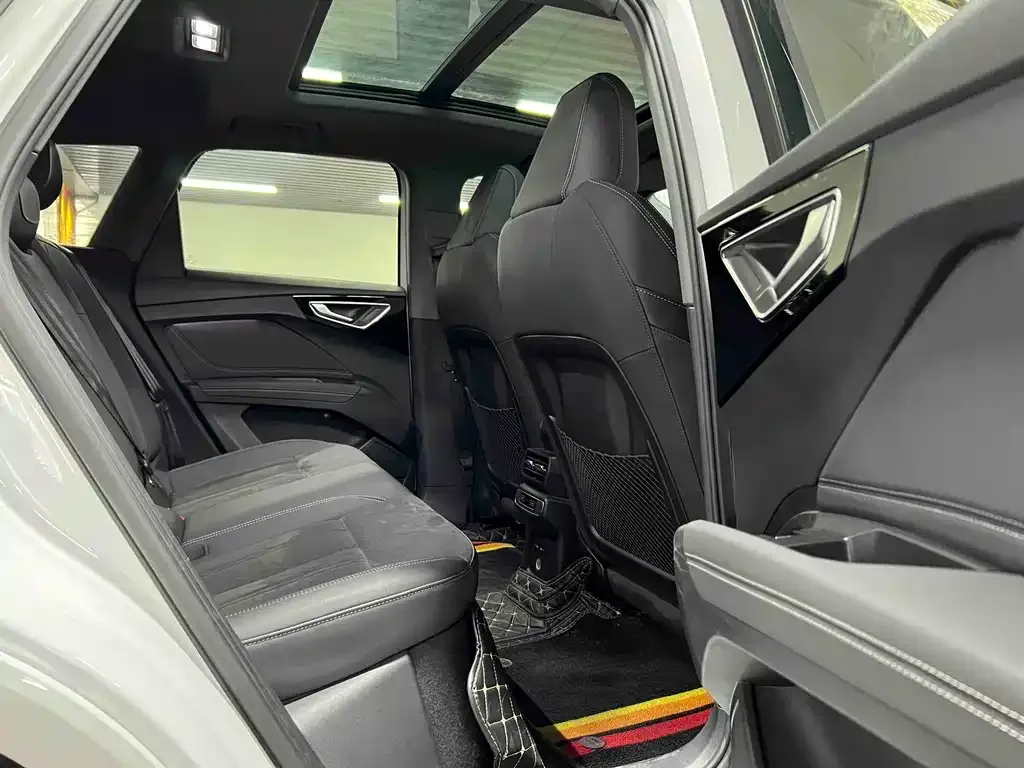 Audi Q4 e-tron — фото 10