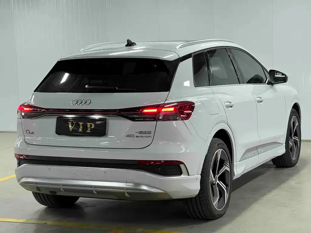 Audi Q4 e-tron — фото 4