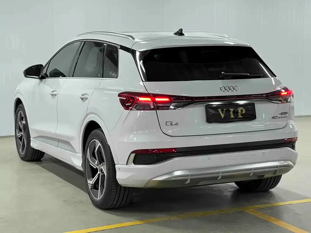 Audi Q4 e-tron — фото 6