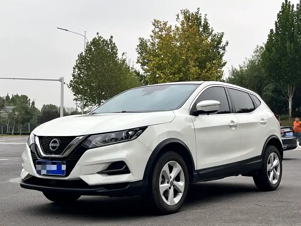 Nissan Qashqai — фото 1