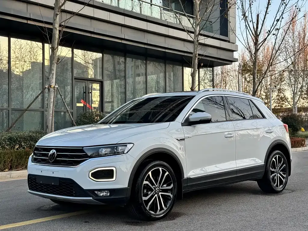 Volkswagen T-Roc — фото 1