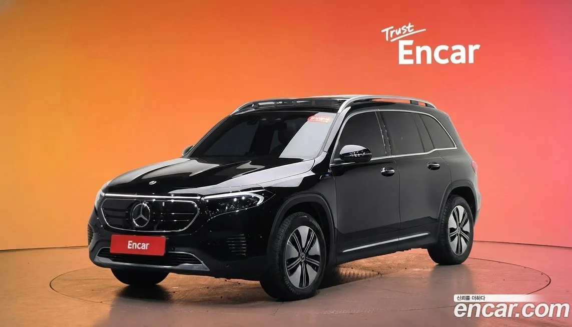 Mercedes-Benz EQB — фото 1