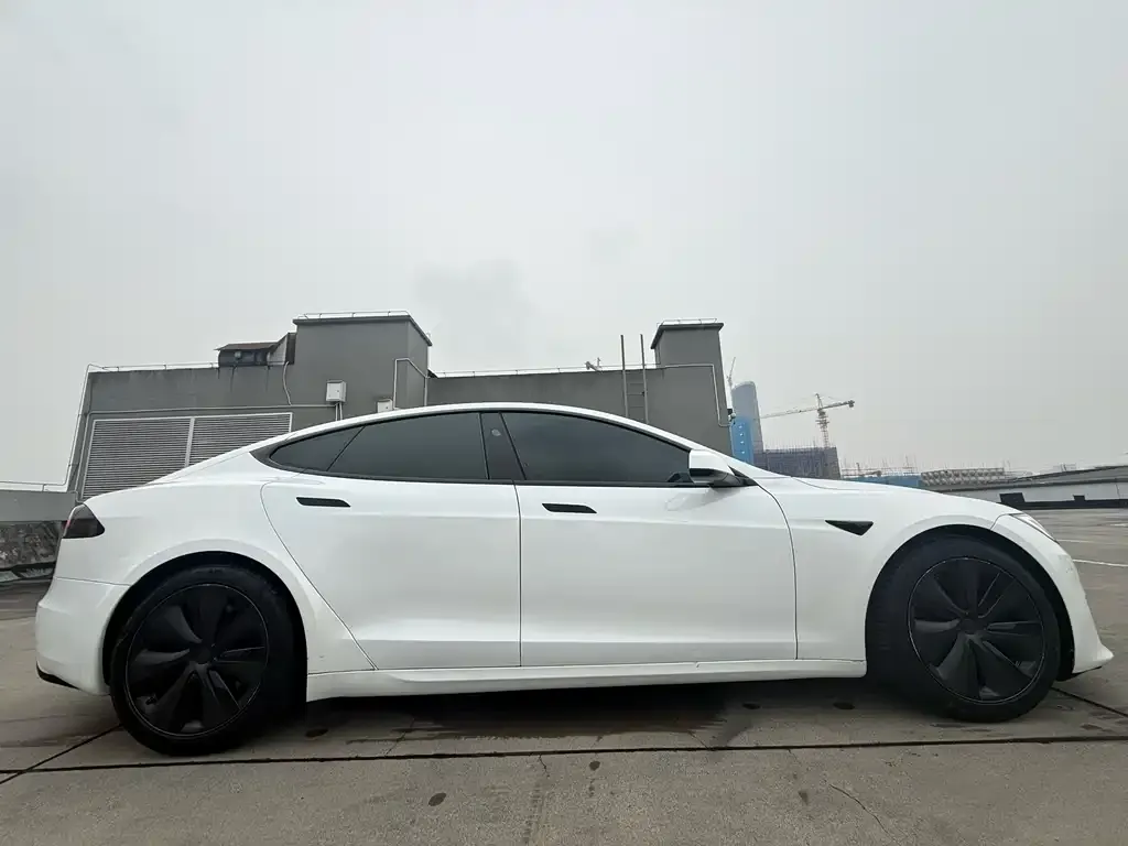 Tesla Model S — фото 4