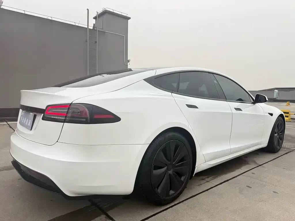 Tesla Model S — фото 5