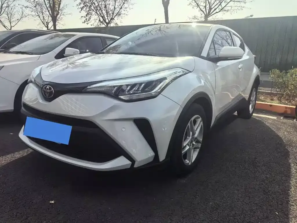 Toyota C-HR — фото 1