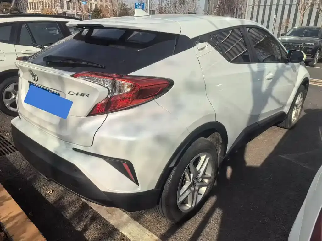 Toyota C-HR — фото 4