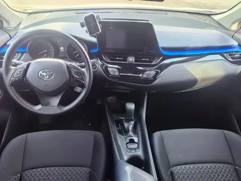 Toyota C-HR — фото 8