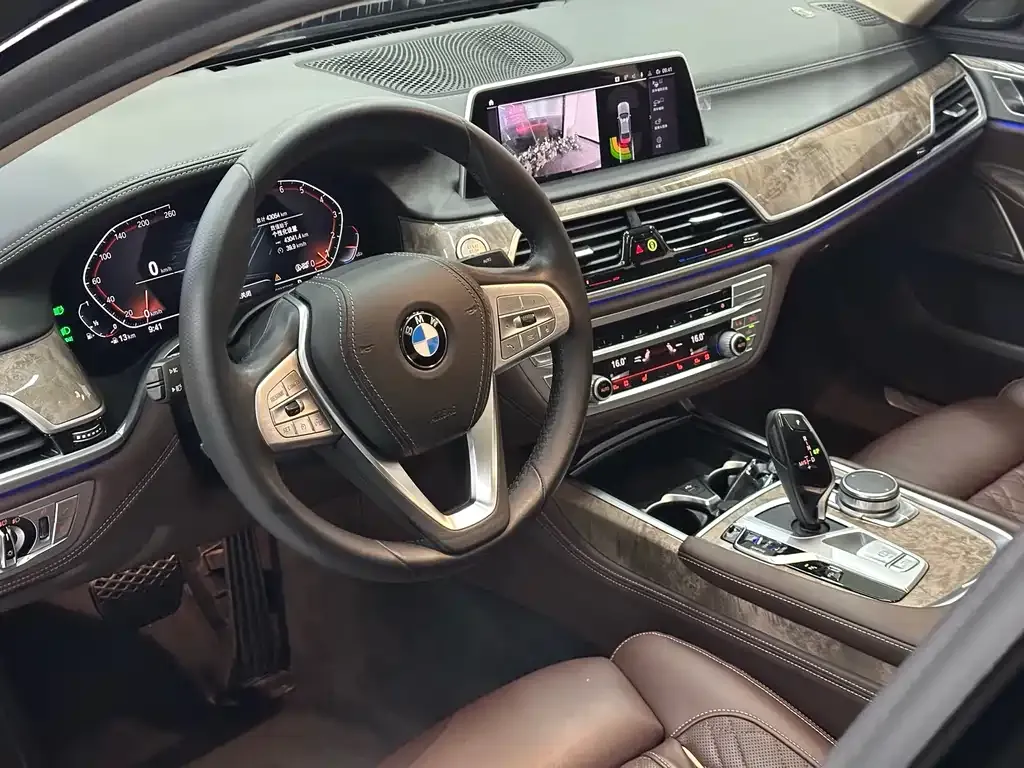 BMW 7 Series — фото 9