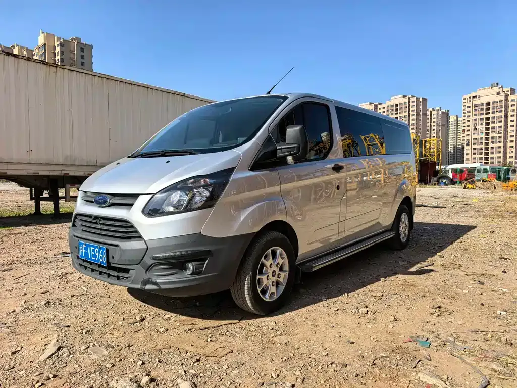Ford Transit — фото 1