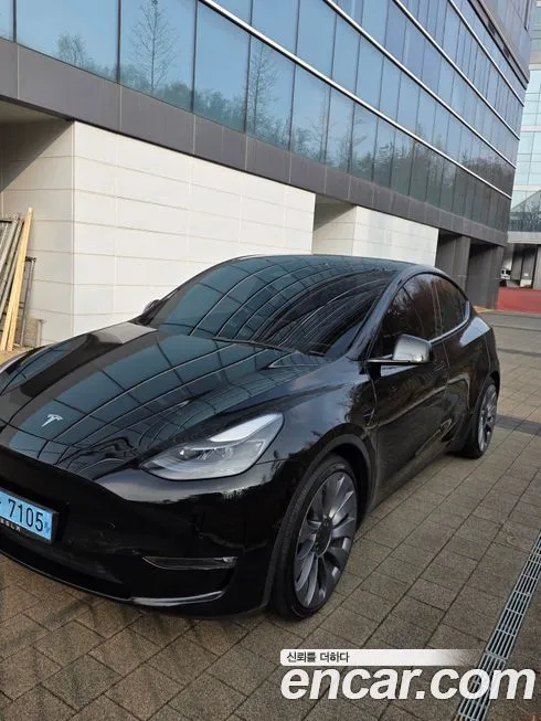 Tesla Model Y — фото 1