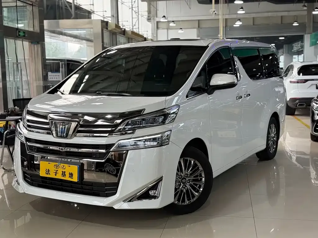 Toyota Vellfire — фото 1