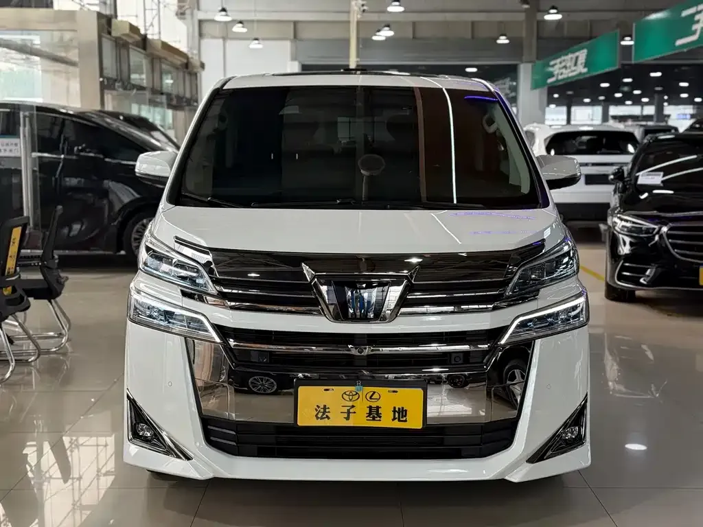 Toyota Vellfire — фото 2