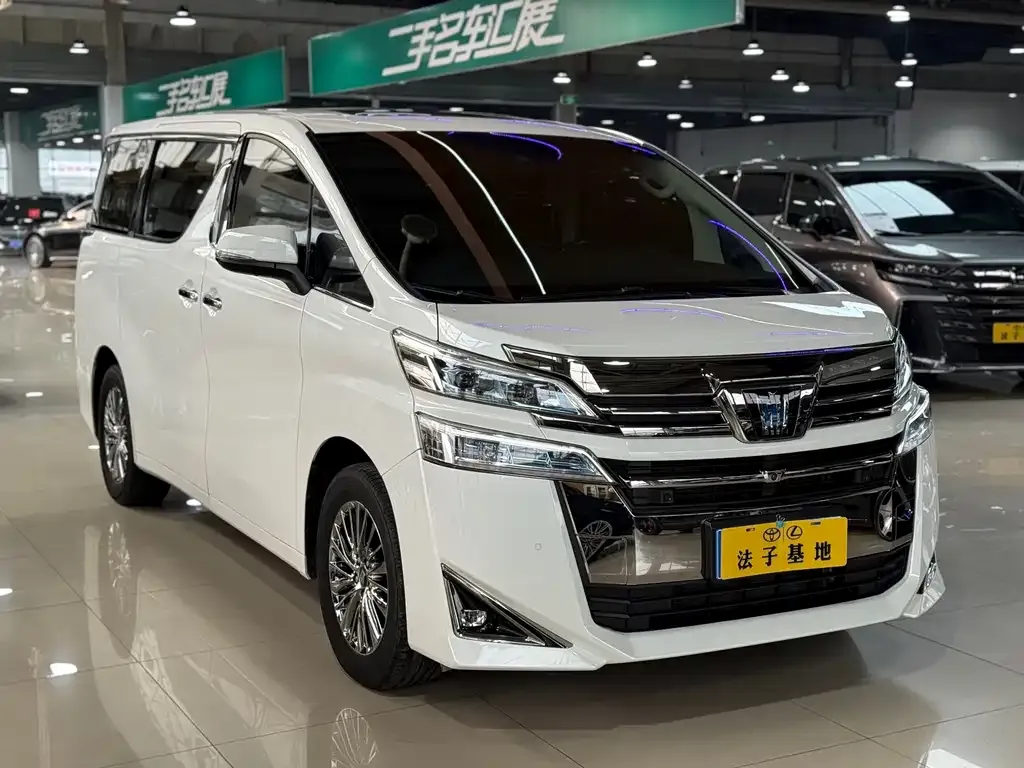 Toyota Vellfire — фото 3
