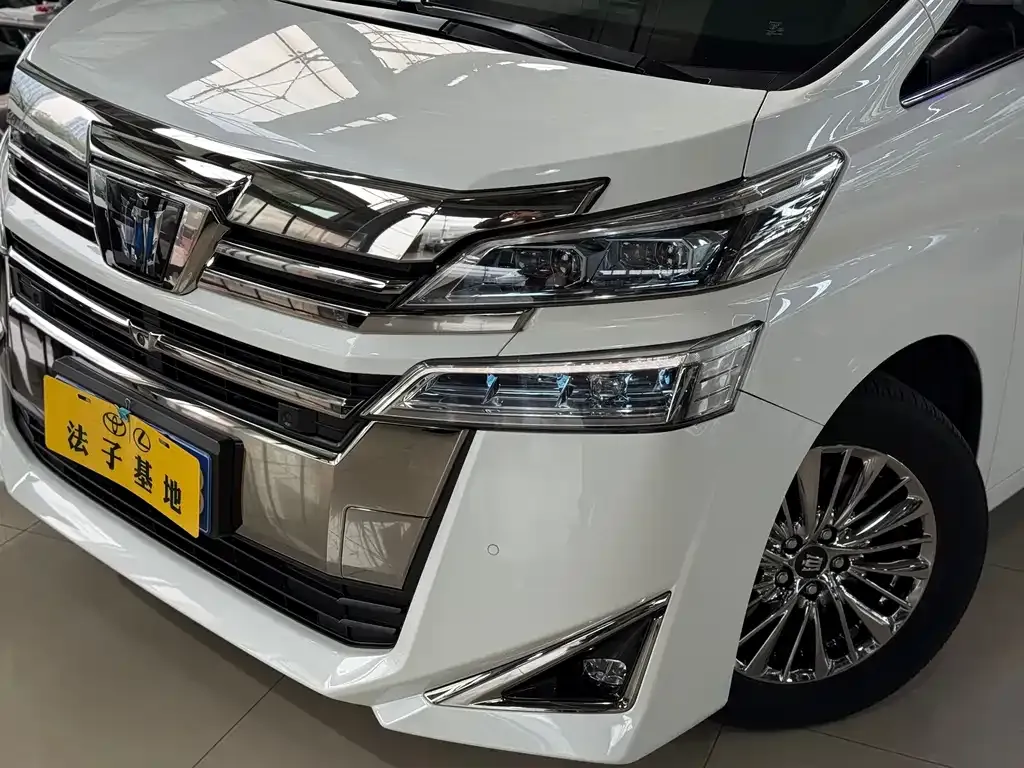 Toyota Vellfire — фото 6