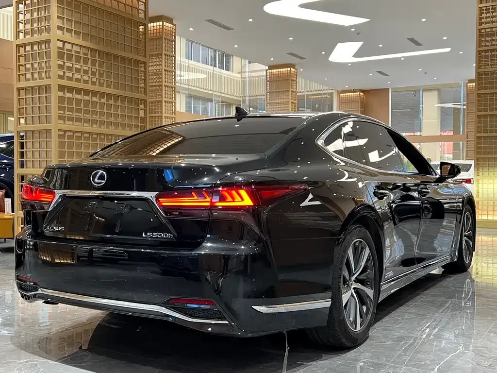 Lexus LS — фото 5