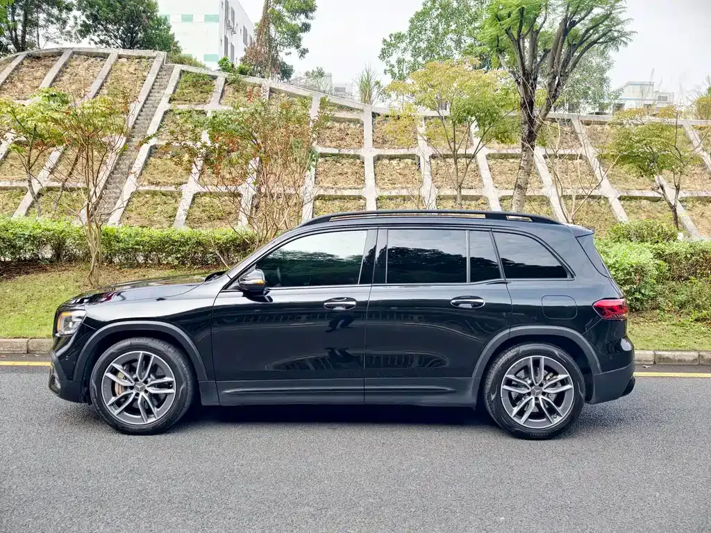 Mercedes-Benz GLB AMG — фото 5