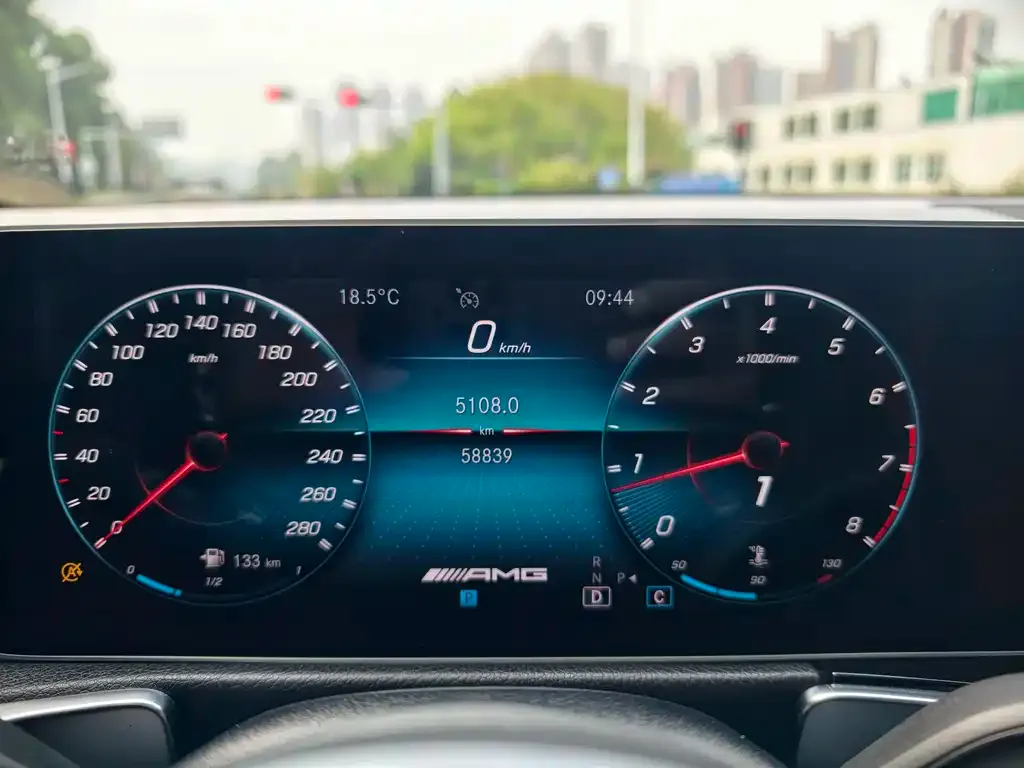 Mercedes-Benz GLB AMG — фото 7