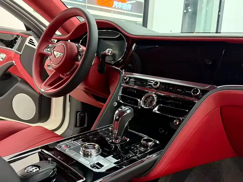 Bentley Flying Spur — фото 10