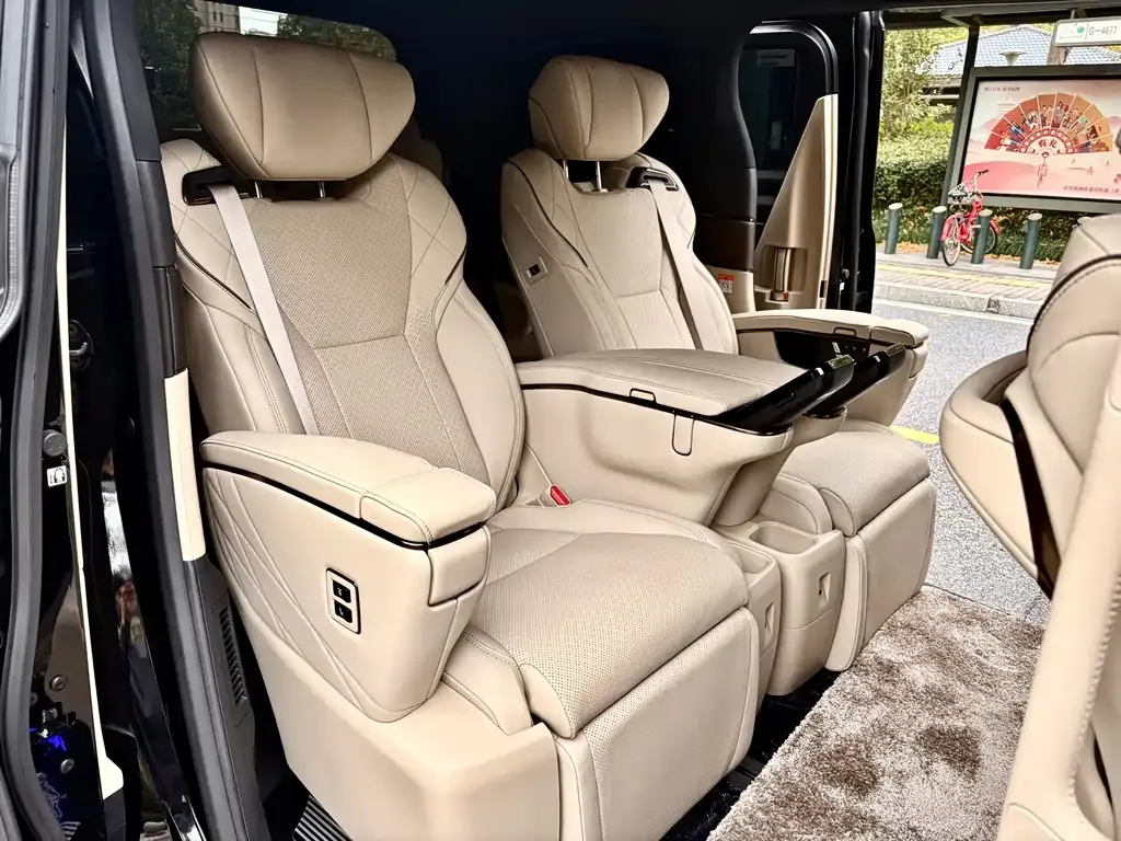 Toyota Alphard — фото 10