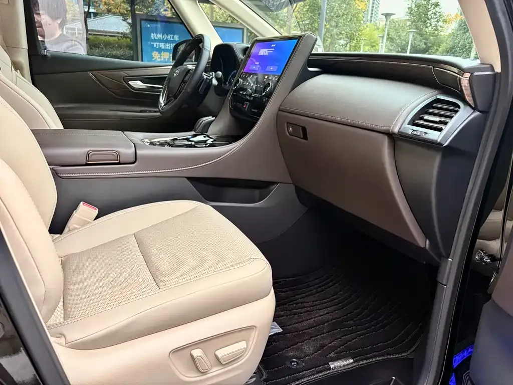 Toyota Alphard — фото 9